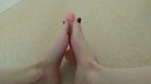 Shy Teen Girl Masturbates with her Pretty Feet