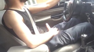 Guy Masturbates in Car while Driving
